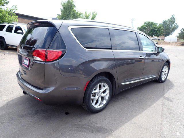 Photo of 2017 Granite Crystal Metallic Clearcoat Chrysler Pacifica