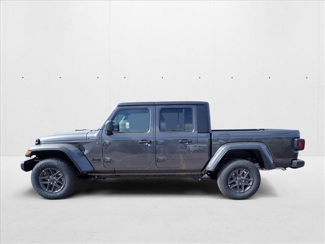 Photo of 2025 Granite Crystal Metallic Clearcoat Jeep Gladiator