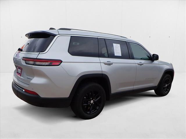 Photo of 2023 Silver Zynith Jeep Grand Cherokee L