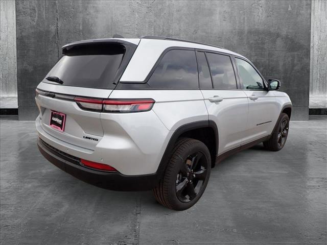 Photo of 2025 Silver Zynith Jeep Grand Cherokee