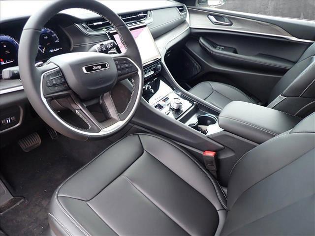 Photo of 2025 Silver Zynith Jeep Grand Cherokee