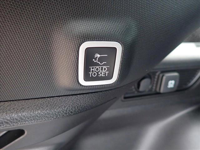 Photo of 2025 Silver Zynith Jeep Grand Cherokee