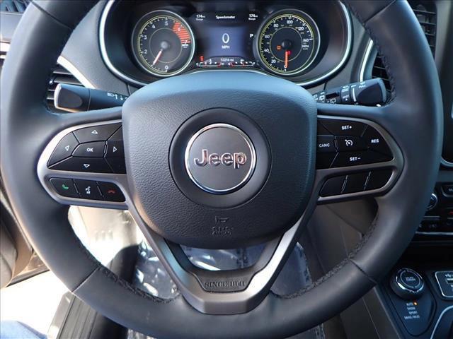 Photo of 2022 Granite Crystal Metallic Clearcoat Jeep Cherokee