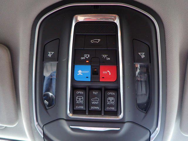 Photo of 2021 Silver Zynith Jeep Grand Cherokee L