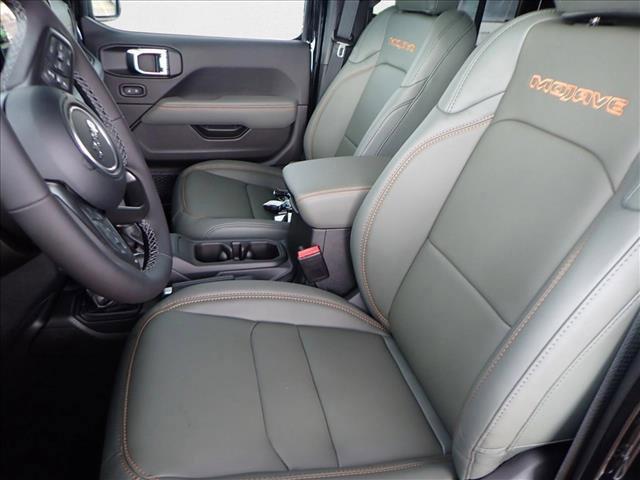 Photo of 2025 Black Clearcoat Jeep Gladiator