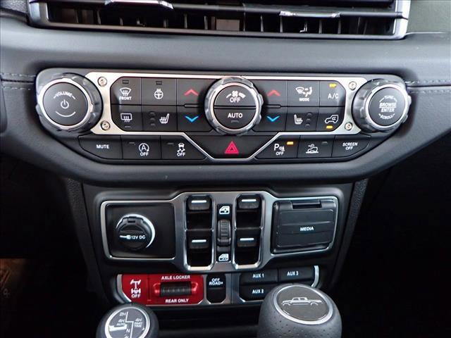 Photo of 2025 Black Clearcoat Jeep Gladiator