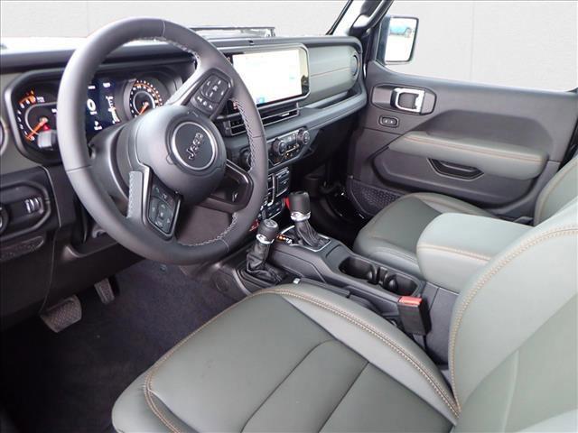 Photo of 2025 Black Clearcoat Jeep Gladiator