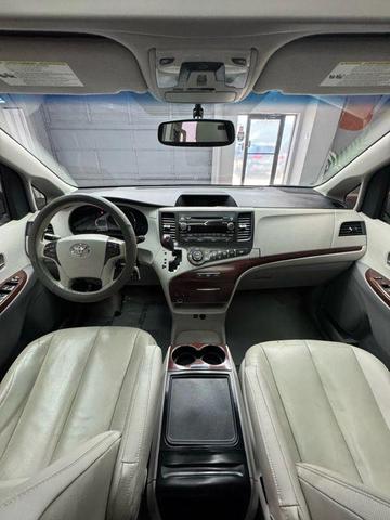 Photo of 2012 Predawn Gray Mica Toyota Sienna