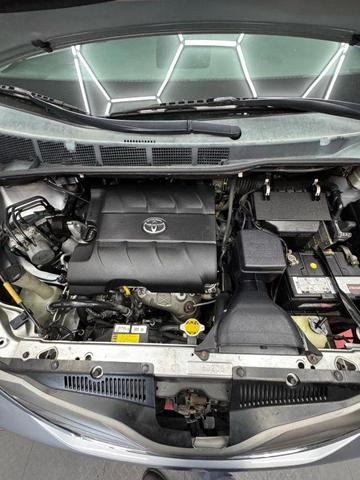 Photo of 2012 Predawn Gray Mica Toyota Sienna