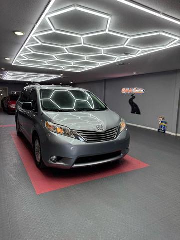 Photo of 2012 Predawn Gray Mica Toyota Sienna