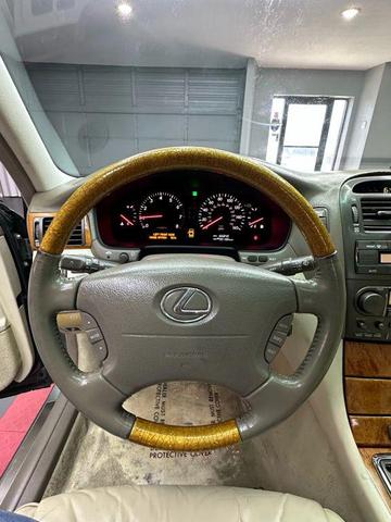 Photo of 2002 Millennium Silver Metallic Lexus LS 430