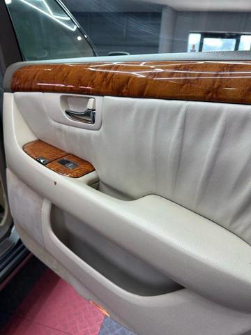 Photo of 2002 Millennium Silver Metallic Lexus LS 430