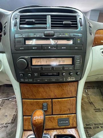 Photo of 2002 Millennium Silver Metallic Lexus LS 430