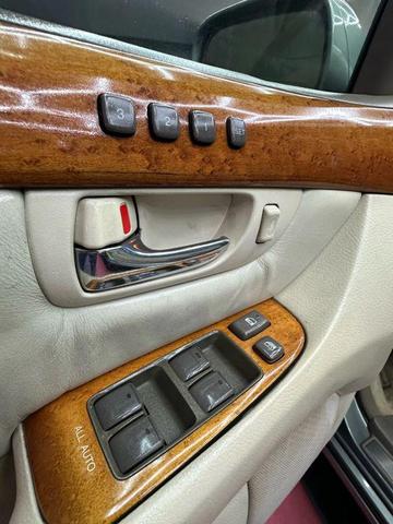 Photo of 2002 Millennium Silver Metallic Lexus LS 430