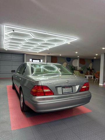 Photo of 2002 Millennium Silver Metallic Lexus LS 430