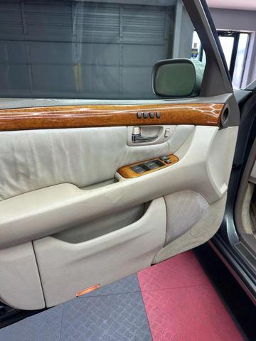 Photo of 2002 Millennium Silver Metallic Lexus LS 430