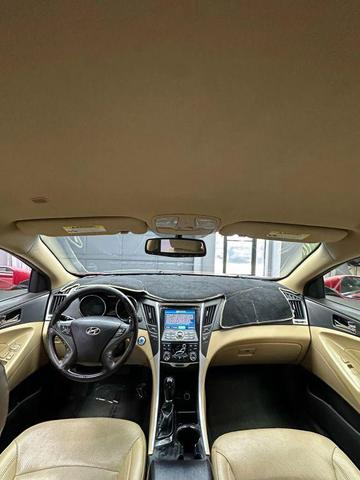 Photo of 2013 Red Hyundai SONATA Hybrid