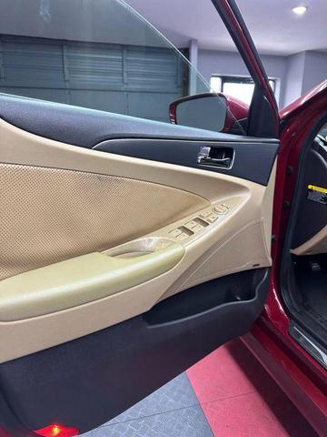 Photo of 2013 Red Hyundai SONATA Hybrid