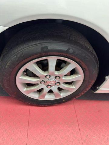Photo of 2004 White Lexus ES 330