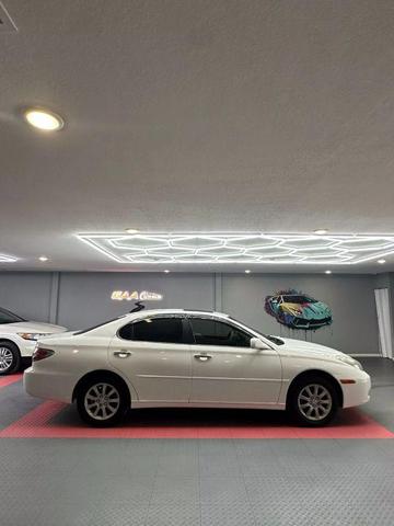 Photo of 2004 White Lexus ES 330