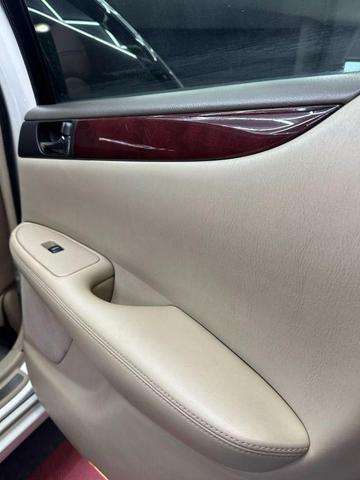 Photo of 2004 White Lexus ES 330