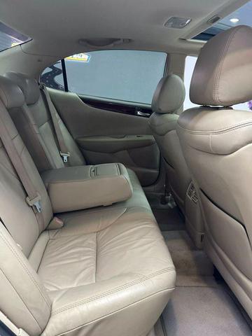 Photo of 2004 White Lexus ES 330