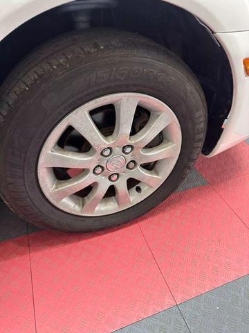 Photo of 2004 White Lexus ES 330