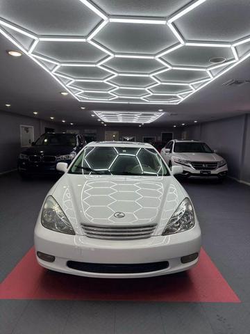 Photo of 2004 White Lexus ES 330