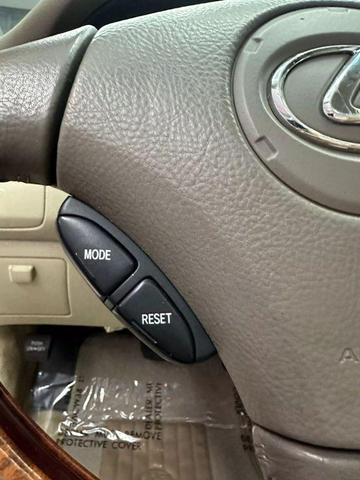 Photo of 2004 White Lexus ES 330