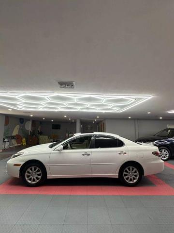 Photo of 2004 White Lexus ES 330