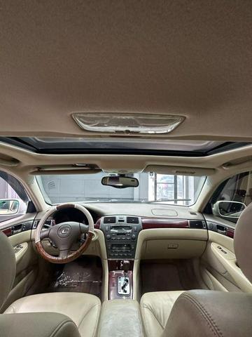 Photo of 2004 White Lexus ES 330