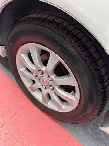 Photo of 2004 White Lexus ES 330
