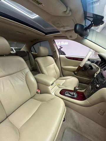 Photo of 2004 White Lexus ES 330