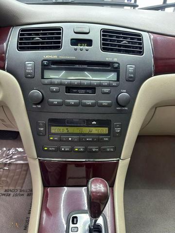 Photo of 2004 White Lexus ES 330