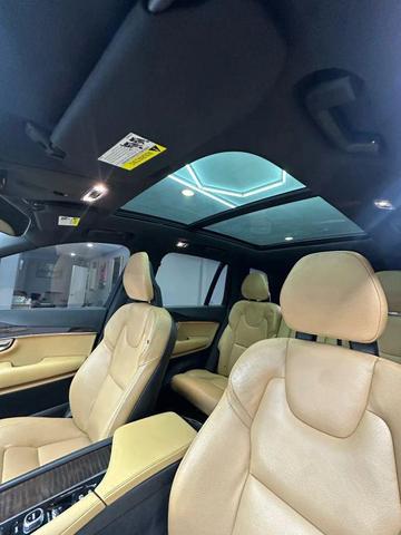 Photo of 2016 White Volvo XC90