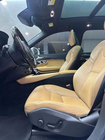 Photo of 2016 White Volvo XC90