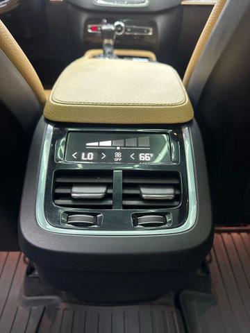 Photo of 2016 White Volvo XC90