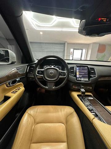Photo of 2016 White Volvo XC90
