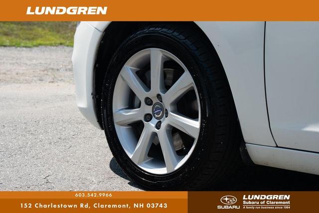 Photo of 2017 Crystal White Pearl Volvo V60