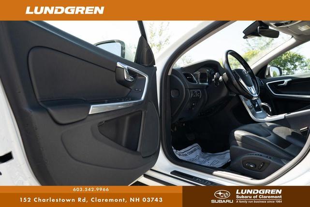 Photo of 2017 Crystal White Pearl Volvo V60