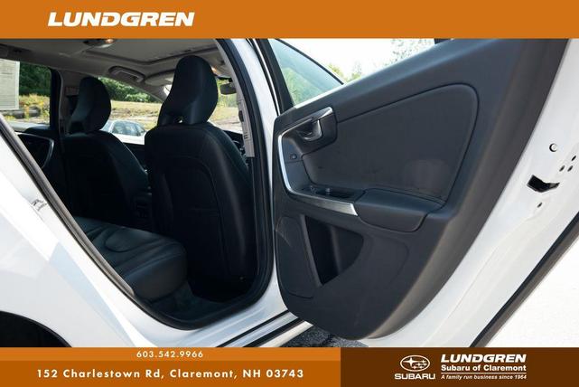 Photo of 2017 Crystal White Pearl Volvo V60