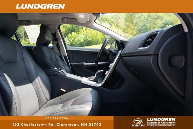 Photo of 2017 Crystal White Pearl Volvo V60