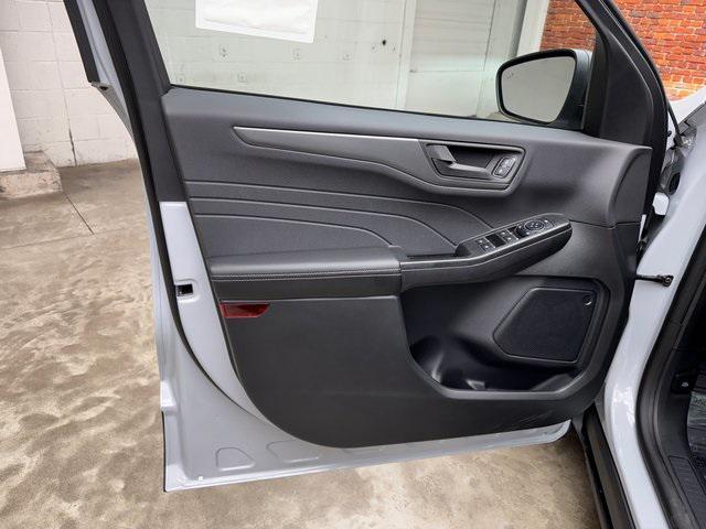 Photo of 2025 Space Silver Metallic Ford Escape