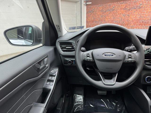 Photo of 2025 Space Silver Metallic Ford Escape