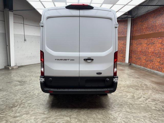 Photo of 2025 Oxford White Ford Transit-250