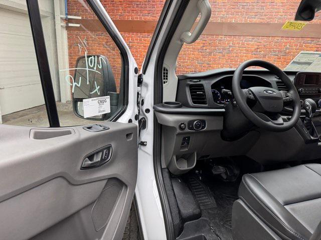 Photo of 2025 Oxford White Ford Transit-250
