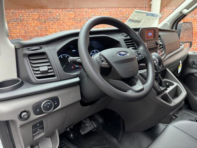 Photo of 2025 Oxford White Ford Transit-250