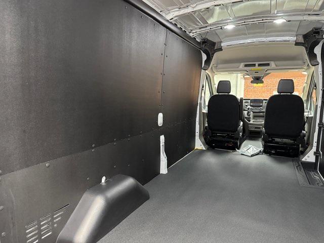 Photo of 2025 Oxford White Ford Transit-250