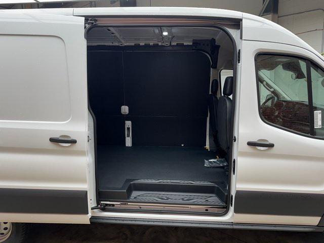 Photo of 2025 Oxford White Ford Transit-250