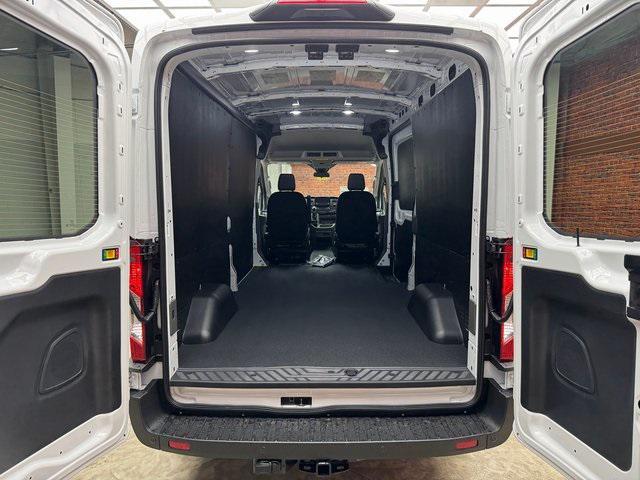 Photo of 2025 Oxford White Ford Transit-250